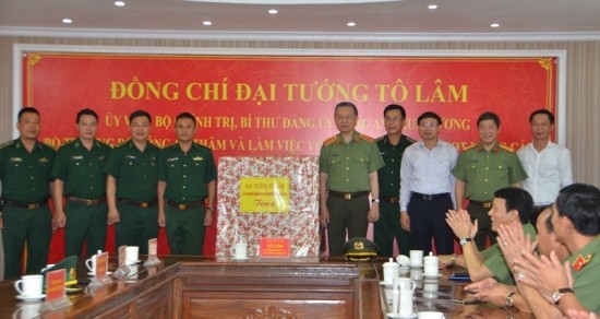 Bộ trưởng Bộ Công an Tô Lâm thăm các đồn Biên phòng thuộc BĐBP Quảng Ninh ảnh 3 Bộ trưởng Bộ Công an Tô Lâm thăm các đồn Biên phòng thuộc BĐBP Quảng Ninh ảnh 3