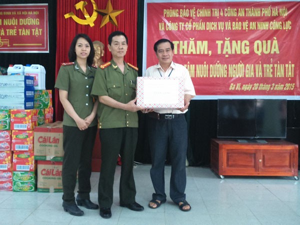 Những tấm lòng đến với Trung tâm nuôi dưỡng người già và trẻ tàn tật Ba Vì ảnh 1 Những tấm lòng đến với Trung tâm nuôi dưỡng người già và trẻ tàn tật Ba Vì ảnh 1