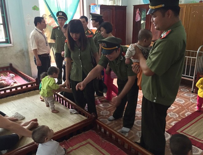 Những tấm lòng đến với Trung tâm nuôi dưỡng người già và trẻ tàn tật Ba Vì ảnh 4 Những tấm lòng đến với Trung tâm nuôi dưỡng người già và trẻ tàn tật Ba Vì ảnh 4
