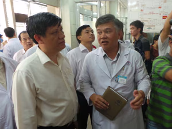 Audio 6-6-2015: Bắt Phó TGĐ sàn vàng BBG và chuyện thí điểm cho xe máy đi vào làn ô tô, giờ cao điểm ảnh 1