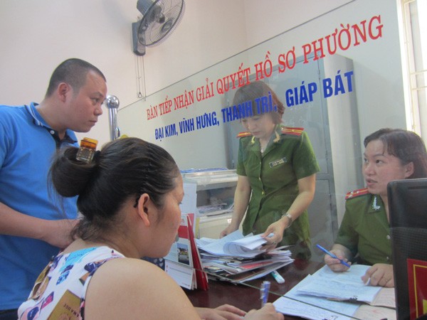 Nắng nóng, vẫn nhiệt tình phục vụ nhân dân ảnh 1 Nắng nóng, vẫn nhiệt tình phục vụ nhân dân ảnh 1