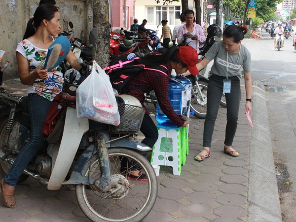 Mát lòng với những cốc nước miễn phí ảnh 1 Mát lòng với những cốc nước miễn phí ảnh 1
