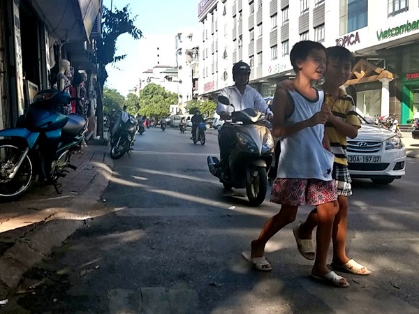 Trẻ thiếu chỗ chơi không phải việc của chính quyền? ảnh 2 Trẻ thiếu chỗ chơi không phải việc của chính quyền? ảnh 2