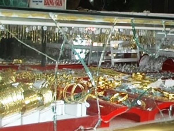 Chủ quan, sơ hở, nhiều hiệu vàng khó phòng kẻ gian ảnh 1 Chủ quan, sơ hở, nhiều hiệu vàng khó phòng kẻ gian ảnh 1