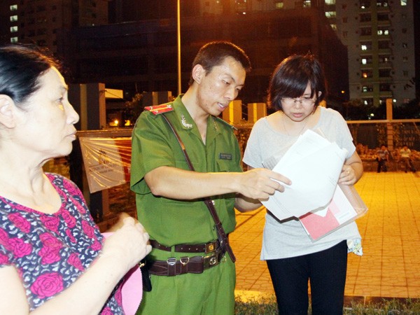 Tận tụy, hết lòng phục vụ nhân dân ảnh 1 Tận tụy, hết lòng phục vụ nhân dân ảnh 1