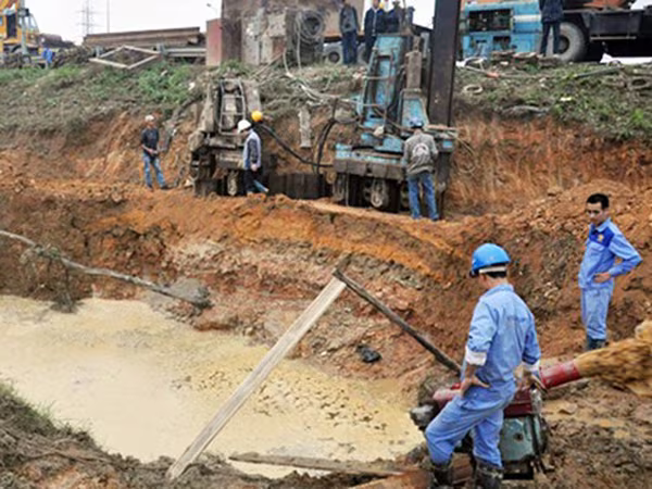 Audio 15-7-2015: Tai nạn thương tâm trên boong tàu và vụ đối tượng giết người ở Bình Phước ra đầu thú ảnh 1 Audio 15-7-2015: Tai nạn thương tâm trên boong tàu và vụ đối tượng giết người ở Bình Phước ra đầu thú ảnh 1