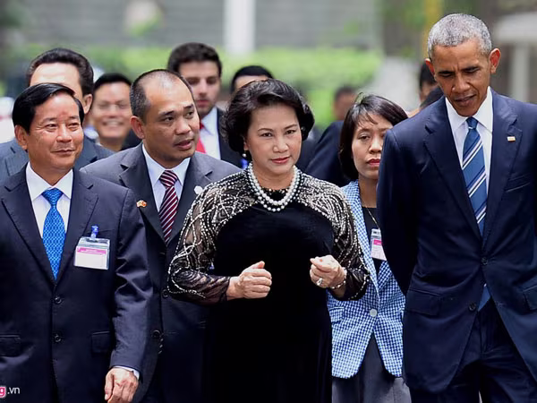 Chân dung người phiên dịch của Obama tại Việt Nam ảnh 9 Chân dung người phiên dịch của Obama tại Việt Nam ảnh 9