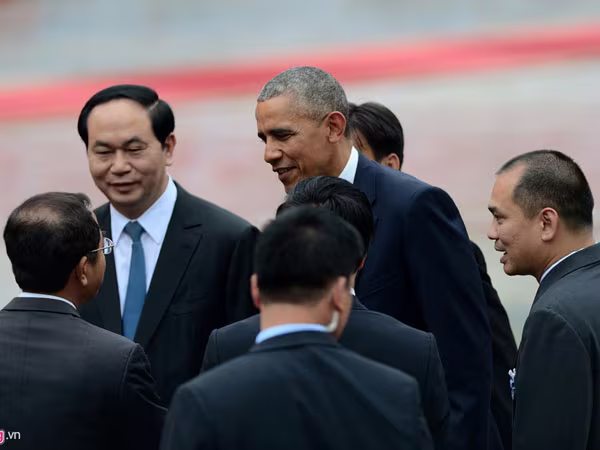Chân dung người phiên dịch của Obama tại Việt Nam ảnh 2 Chân dung người phiên dịch của Obama tại Việt Nam ảnh 2