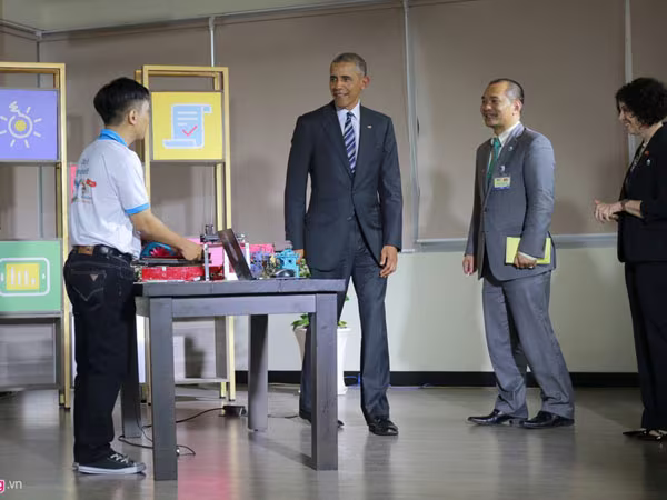 Chân dung người phiên dịch của Obama tại Việt Nam ảnh 5 Chân dung người phiên dịch của Obama tại Việt Nam ảnh 5