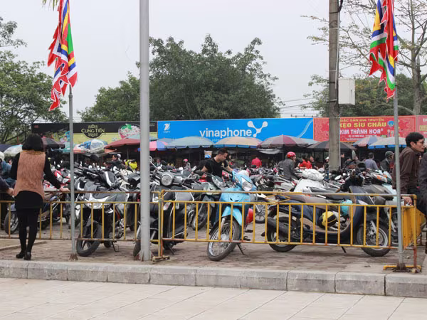 Chưa khai ấn, người người đã đổ về đền Trần ảnh 4 Chưa khai ấn, người người đã đổ về đền Trần ảnh 4