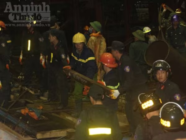 Công an Hà Tĩnh vào cuộc điều tra nguyên nhân vụ sập giàn giáo ở Formosa ảnh 4