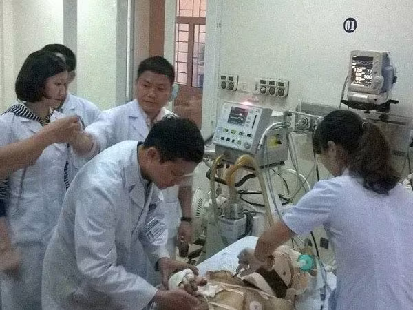 Công an Hà Tĩnh vào cuộc điều tra nguyên nhân vụ sập giàn giáo ở Formosa ảnh 5