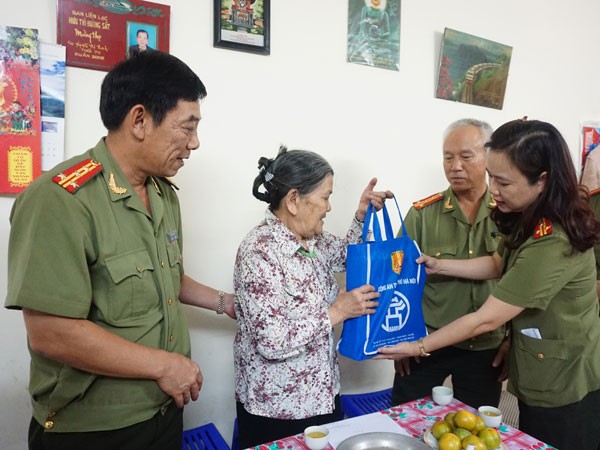 Sống mãi những tình cảm tốt đẹp ảnh 2 Sống mãi những tình cảm tốt đẹp ảnh 2