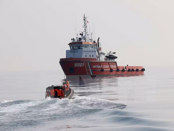 Vụ rơi hai máy bay Su-22 gần đảo Phú Quý: Tìm được thi thể phi công Lê Văn Nghĩa ảnh 1