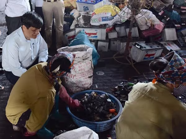 65,3% trẻ được xét nghiệm máu ở thôn Đông Mai bị ngộ độc chì ảnh 1 65,3% trẻ được xét nghiệm máu ở thôn Đông Mai bị ngộ độc chì ảnh 1