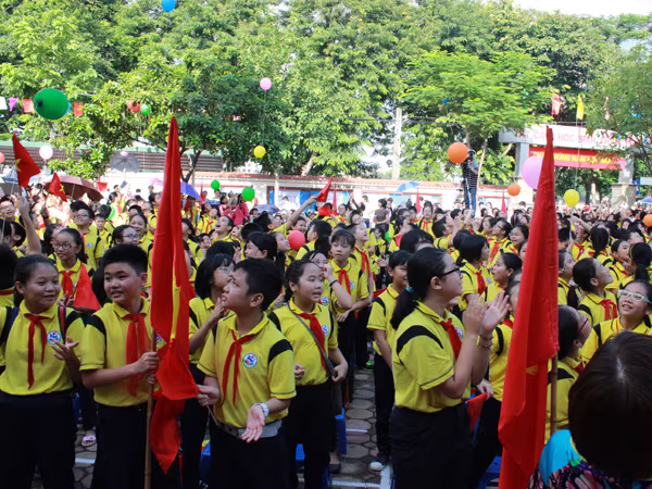 Chủ tịch UBND TP Hà Nội Nguyễn Thế Thảo đánh trống khai giảng tại trường THCS Giảng Võ ảnh 9