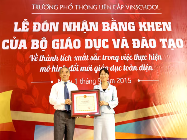 Vinschool vinh dự đón nhận Bằng khen của Bộ Giáo dục và Đào tạo ảnh 1 Vinschool vinh dự đón nhận Bằng khen của Bộ Giáo dục và Đào tạo ảnh 1