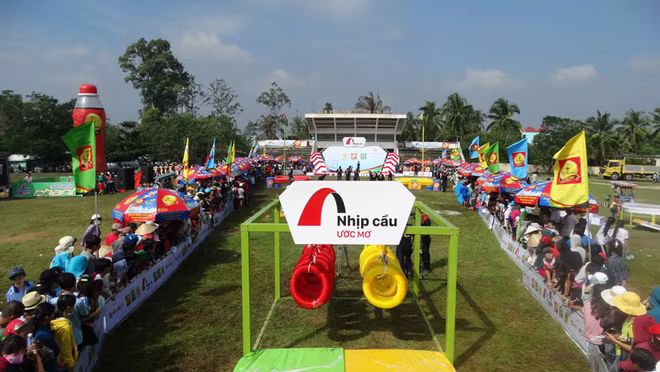 Number 1 triển khai xây dựng nhiều cầu treo, cùng người dân vượt khó ảnh 3 Number 1 triển khai xây dựng nhiều cầu treo, cùng người dân vượt khó ảnh 3