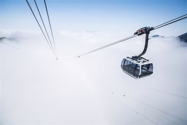 Cáp treo Fansipan: Điểm dừng chân hấp dẫn của du khách trẻ ảnh 1 Cáp treo Fansipan: Điểm dừng chân hấp dẫn của du khách trẻ ảnh 1