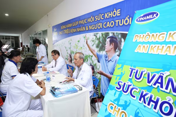 Vinamilk Sure Prevent đồng hành chăm sóc sức khỏe cho 4.000 người cao tuổi ảnh 5 Vinamilk Sure Prevent đồng hành chăm sóc sức khỏe cho 4.000 người cao tuổi ảnh 5