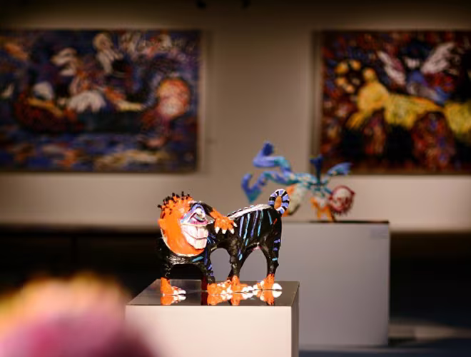 Ngoài ra, họa sĩ Lê Kinh Tài còn mang tới triển lãm bộ 9 tác phẩm điêu khắc độc đáo mang tên “Tò he”. Đây bộ điêu khắc duy nhất của họa sĩ tính tới thời điểm này.