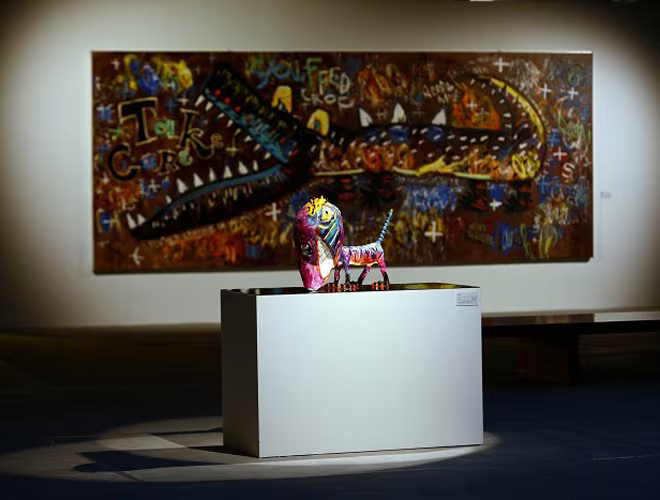 Chiêm ngưỡng tranh Lê Kinh Tài, người xem có thể cảm nhận được năng lượng tích cực giữa một không gian ngập tràn màu sắc.