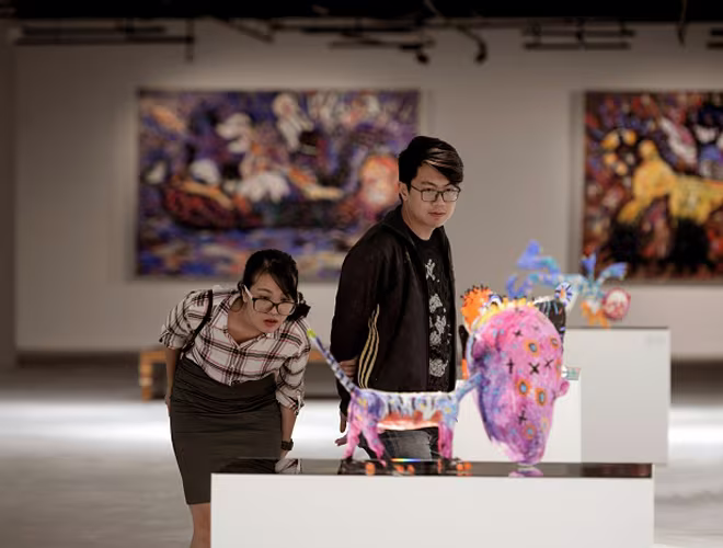 Trong số gần 1.000 lượt khách tham quan của ngày đầu tiên sau khai mạc, giới trẻ chiếm tới 70%.