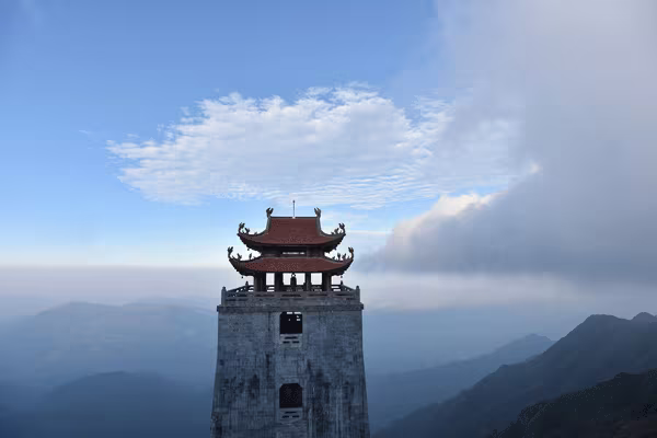 Khám phá kiến trúc tâm linh thuần Việt trên đỉnh thiêng Tây Bắc ảnh 5