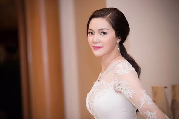 Hồng Nhung, Tùng Dương tái ngộ sân khấu FLC Sầm Sơn trong đêm nhạc "Tình Thu" ảnh 4 Hồng Nhung, Tùng Dương tái ngộ sân khấu FLC Sầm Sơn trong đêm nhạc "Tình Thu" ảnh 4