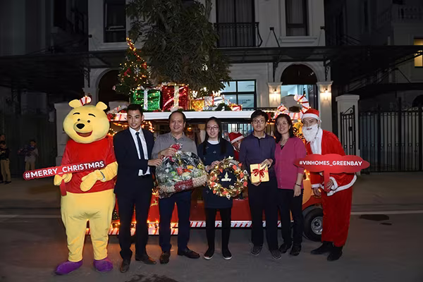 Khúc Jingle Bell an lành ngân vang khắp các khu đô thị Vinhomes ảnh 4 Khúc Jingle Bell an lành ngân vang khắp các khu đô thị Vinhomes ảnh 4
