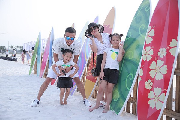 Vingroup "thắp sáng" hồ Vinhomes Ocean Park bằng "dàn sao khủng" showbiz ảnh 5 Vingroup "thắp sáng" hồ Vinhomes Ocean Park bằng "dàn sao khủng" showbiz ảnh 5