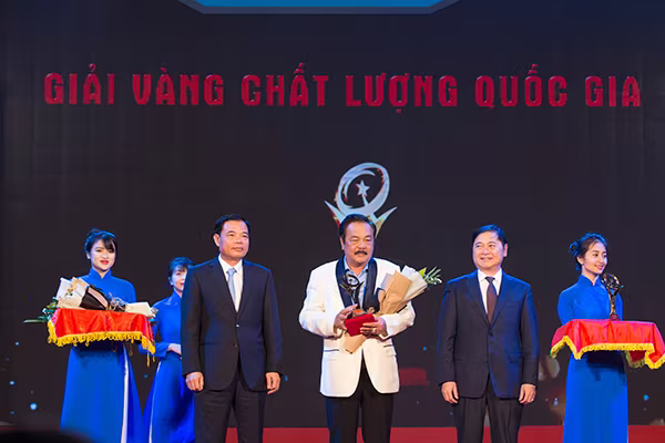 CEO Trần Quí Thanh: "Giải Vàng Chất lượng quốc gia khẳng định doanh nghiệp sản xuất, kinh doanh sản phẩm, dịch vụ đẳng cấp thế giới" ảnh 1