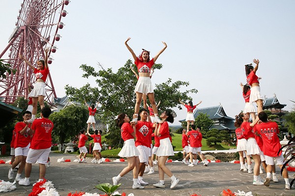 Đoan Trang, ST Sơn Thạch, John Huy Trần làm giáo khảo chung kết Flashmob 2019 – "Sóng tuổi trẻ" ảnh 2 Đoan Trang, ST Sơn Thạch, John Huy Trần làm giáo khảo chung kết Flashmob 2019 – "Sóng tuổi trẻ" ảnh 2