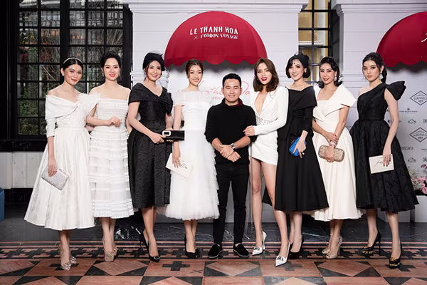 Ngắm những bức hình này, chỉ muốn lên Fansipan để tận mắt thấy sàn catwalk có một không hai ảnh 1 Ngắm những bức hình này, chỉ muốn lên Fansipan để tận mắt thấy sàn catwalk có một không hai ảnh 1