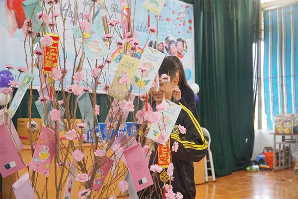 Rộn ràng không khí Tết dành cho trẻ em có hoàn cảnh đặc biệt tại Ba Vì, Hà Nội ảnh 8 Rộn ràng không khí Tết dành cho trẻ em có hoàn cảnh đặc biệt tại Ba Vì, Hà Nội ảnh 8