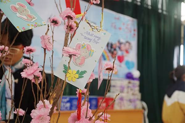 Rộn ràng không khí Tết dành cho trẻ em có hoàn cảnh đặc biệt tại Ba Vì, Hà Nội ảnh 10 Rộn ràng không khí Tết dành cho trẻ em có hoàn cảnh đặc biệt tại Ba Vì, Hà Nội ảnh 10