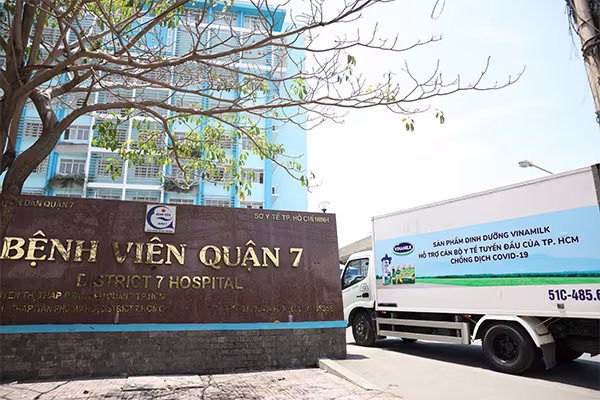 Vinamilk đồng hành tiếp sức cho đội ngũ cán bộ y tế tuyến đầu chống dịch Covid-19 ảnh 4 Vinamilk đồng hành tiếp sức cho đội ngũ cán bộ y tế tuyến đầu chống dịch Covid-19 ảnh 4