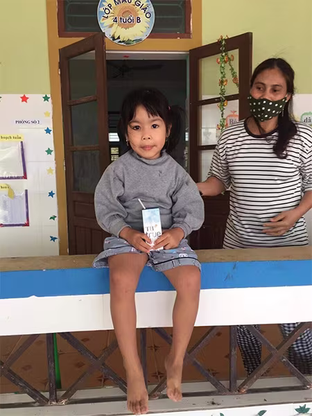 Những hình ảnh truyền năng lượng tích cực từ các khu cách ly vì Covid-19 ảnh 3