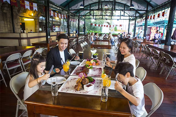 Bà Nà Hills giảm giá vé cáp treo, du khách thỏa sức khám phá xứ sở Cầu Vàng ảnh 4 Bà Nà Hills giảm giá vé cáp treo, du khách thỏa sức khám phá xứ sở Cầu Vàng ảnh 4
