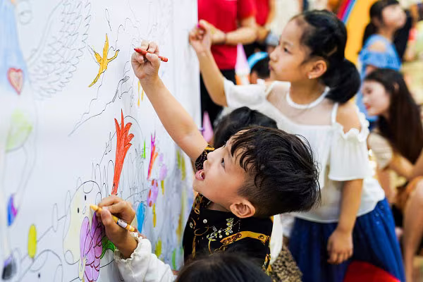 Giúp con của bạn thoả sức vui chơi, khám phá để phát triển toàn diện dịp hè này ảnh 3