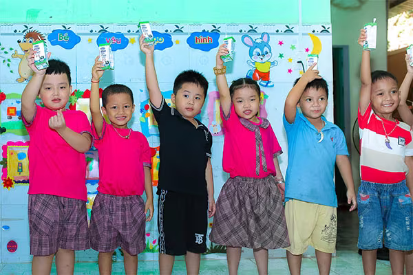 30.000 trẻ em miền núi Quảng Nam uống sữa miễn phí nhờ Sữa học đường ảnh 3 30.000 trẻ em miền núi Quảng Nam uống sữa miễn phí nhờ Sữa học đường ảnh 3
