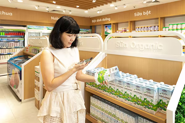 Vinamilk 8 năm liền là thương hiệu được nhiều người tiêu dùng Việt Nam chọn mua nhiều nhất ảnh 2 Vinamilk 8 năm liền là thương hiệu được nhiều người tiêu dùng Việt Nam chọn mua nhiều nhất ảnh 2