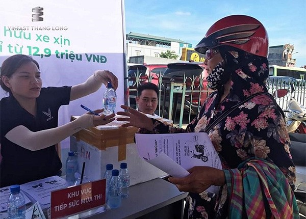 "Đội quân xung kích" VinFast Impes - Ludo rầm rộ tiếp sức sĩ tử mùa thi ảnh 3 "Đội quân xung kích" VinFast Impes - Ludo rầm rộ tiếp sức sĩ tử mùa thi ảnh 3