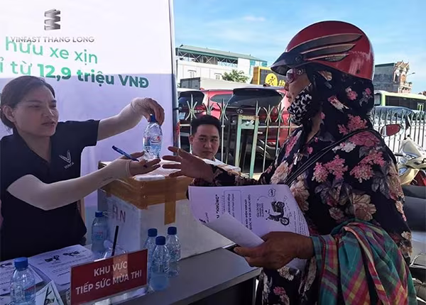 "Đội quân xung kích" VinFast Impes - Ludo rầm rộ tiếp sức sĩ tử mùa thi ảnh 3 "Đội quân xung kích" VinFast Impes - Ludo rầm rộ tiếp sức sĩ tử mùa thi ảnh 3