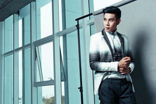 Hồ Vĩnh Khoa khoe vẻ điển trai với vest in tên trong bộ ảnh mới ảnh 5 Hồ Vĩnh Khoa khoe vẻ điển trai với vest in tên trong bộ ảnh mới ảnh 5