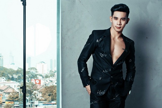 Hồ Vĩnh Khoa khoe vẻ điển trai với vest in tên trong bộ ảnh mới ảnh 6 Hồ Vĩnh Khoa khoe vẻ điển trai với vest in tên trong bộ ảnh mới ảnh 6
