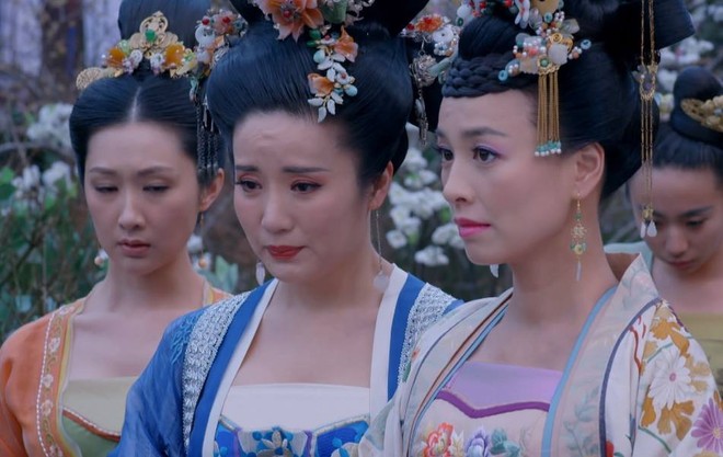 Phiên bản Võ Tắc Thiên - Phạm Băng Băng phát sóng tại Việt Nam "lấy vải che ngực" ảnh 4 Phiên bản Võ Tắc Thiên - Phạm Băng Băng phát sóng tại Việt Nam "lấy vải che ngực" ảnh 4