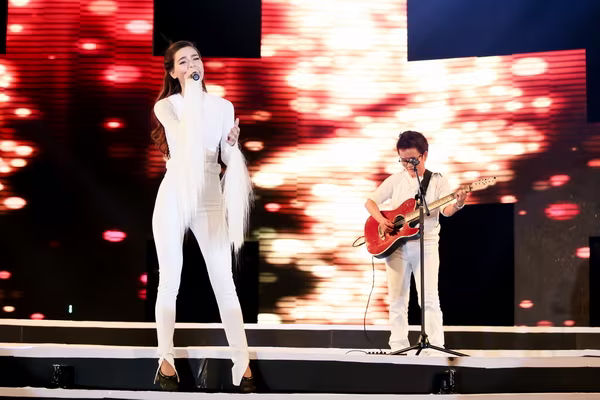 Mặc trời mưa, Hồ Ngọc Hà vẫn “sở hữu” hàng chục ngàn sinh viên ảnh 9