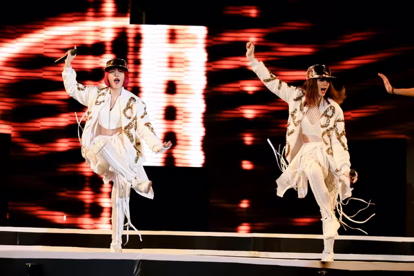 Mặc trời mưa, Hồ Ngọc Hà vẫn “sở hữu” hàng chục ngàn sinh viên ảnh 6