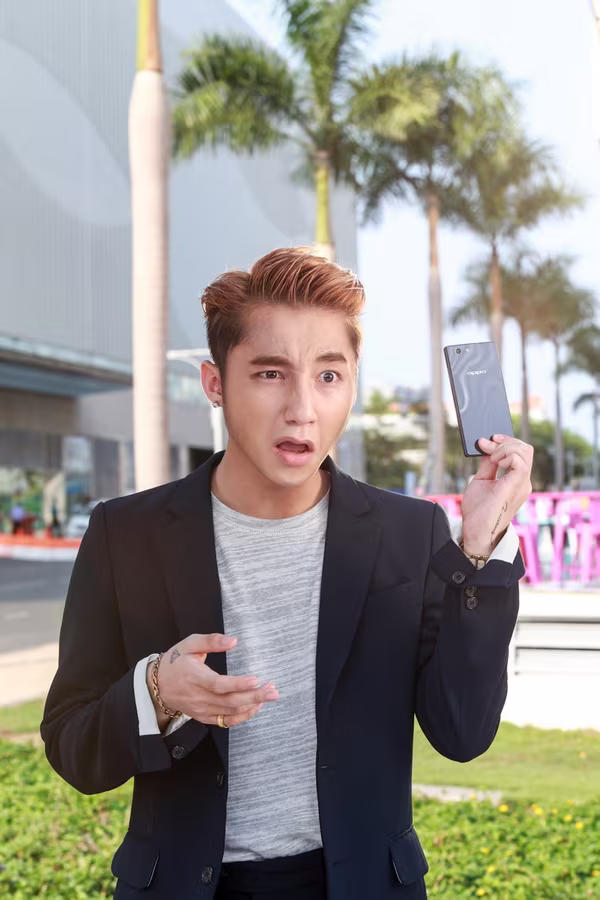 Sơn Tùng M-TP khoe “bạn gái mới” trong MV "Âm thầm bên em" ảnh 2 Sơn Tùng M-TP khoe “bạn gái mới” trong MV "Âm thầm bên em" ảnh 2